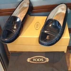 Tods Black Patent Leather Moccasins Pre-Loved